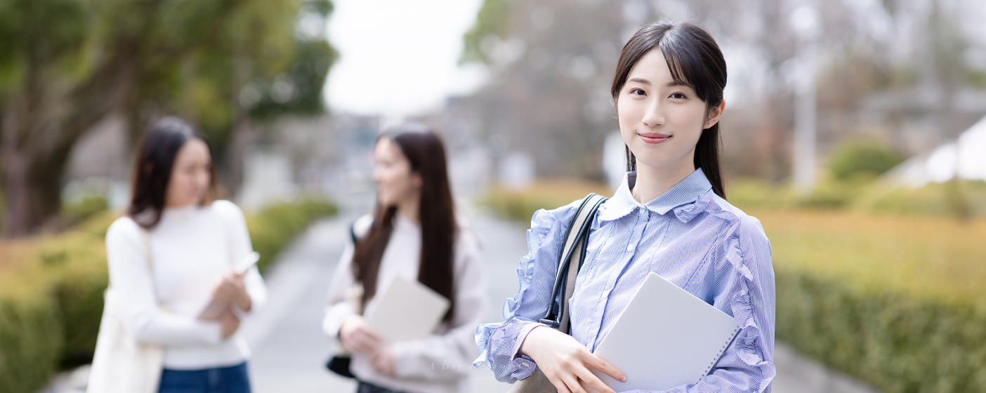 多摩キャンパス 陽光あふれる並木道